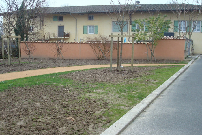 Réalisation d’un mur de clôture en blocs de béton