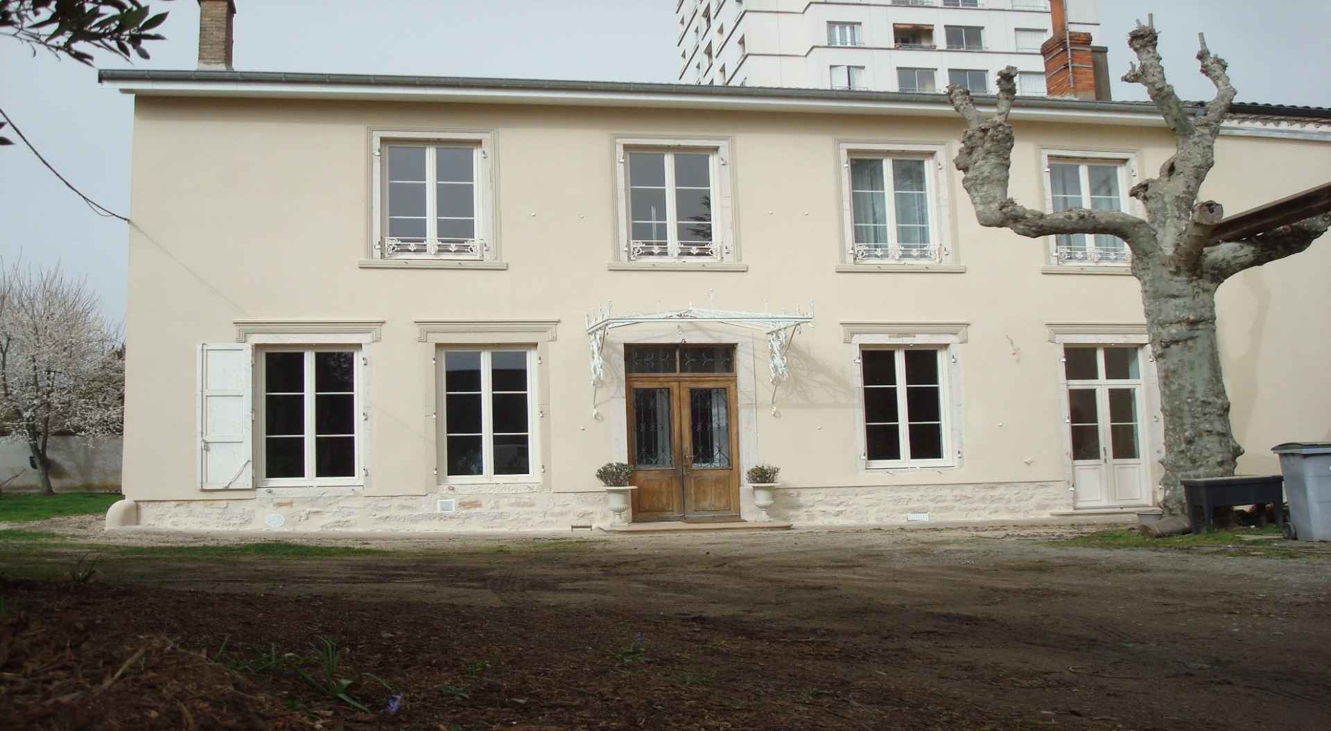 Réalisation d’une façade  en pisé à Belleville-en-Beaujolais - 69220